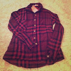 NWT Women’s plaid button down size small